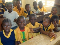 Zes kinderen in één schoolbank!